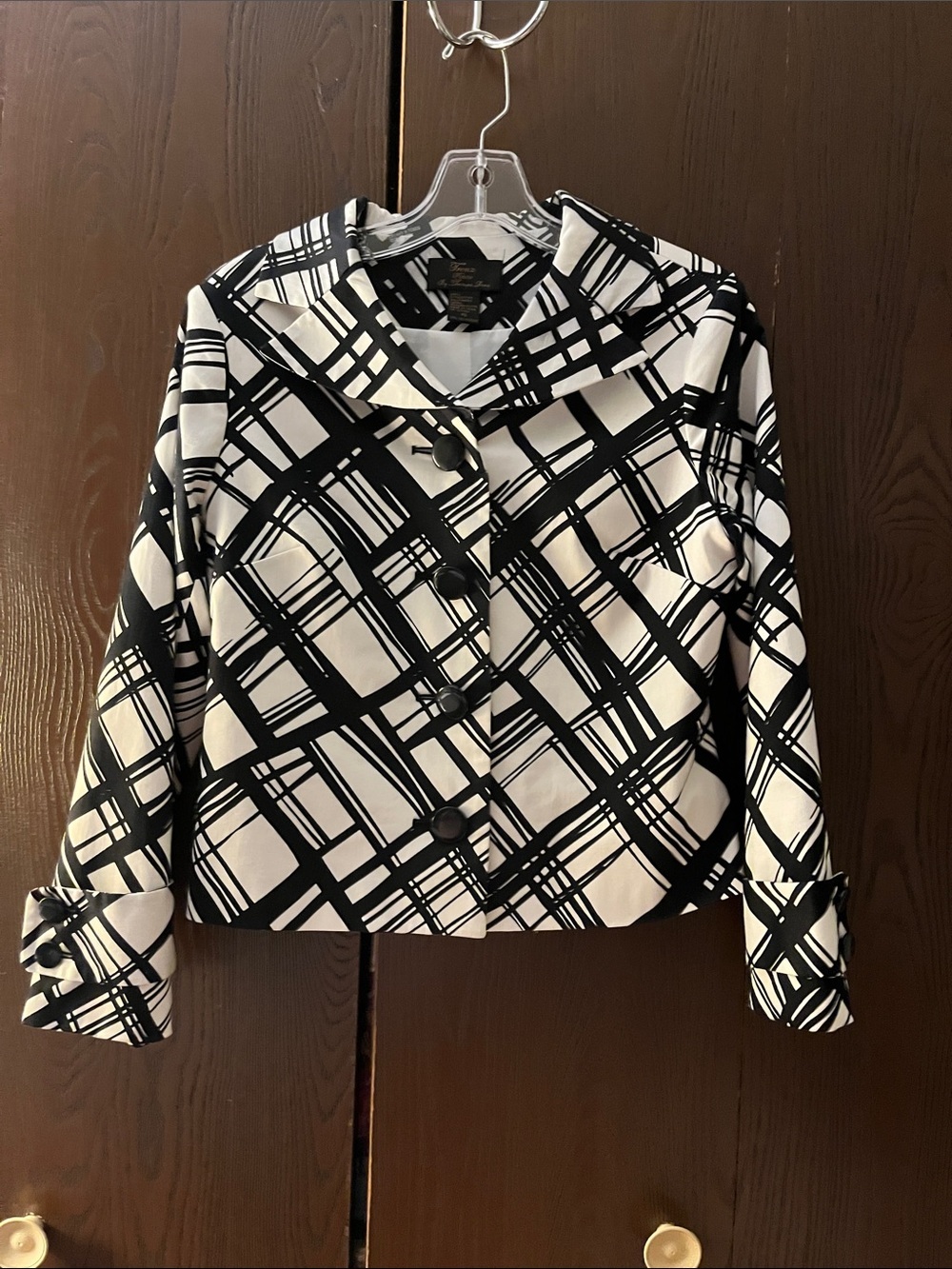 Trenz long sleeved short jacket. Blk/ white pattern. Size PS